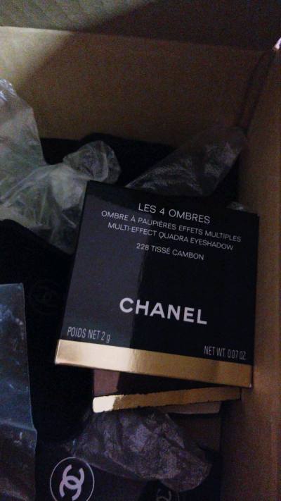 香奈儿 轻柔蜜粉 (Poudre DouceLumiere Mauve (光感紫罗兰色)真的超级漂亮而且发货也很快包装很细心