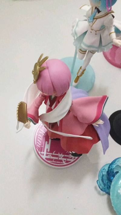 超级喜欢异世界生活的蕾姆拉姆，每次都能满心期待收集她们，很喜欢收藏摆在家里欣赏价格也合理，希望还有机会收集更多