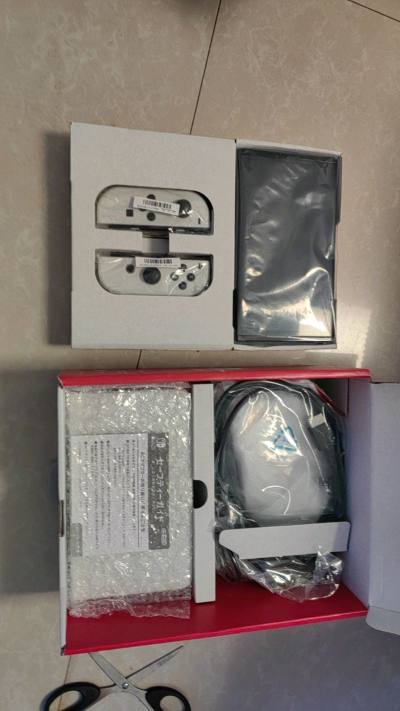 从下单到收货，耗时40多天，机器非常的新，比在国内买要便宜几百块，过关也很丝滑，整体下来也很棒，可以美滋滋的玩游戏了，好耶！