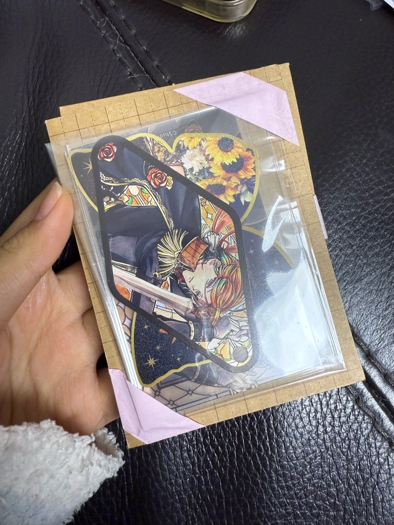 挖煤姬切的体验感很好，包裹很严实，谷子东西完全都没有损伤，东西也很好，从下单到到手历时半个月，没有用检品但是东西都很齐全，箱子空处都用泡沫纸填充了小件都完好无损，