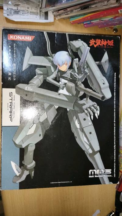这回在骏河屋收到了价格很合适的武装神姬可动，科乐美的武装神姬系列盒子大，配件足，诚意也非常够，可惜没有续作了