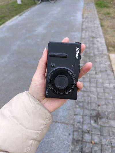 又在挖煤姬淘到好机啦！到手很惊喜，丝滑开机，有一点点不影响出片的瑕疵，比我意向的好。物流给力丝滑过关，包装盒也很硬，不怕运输过程有损坏。