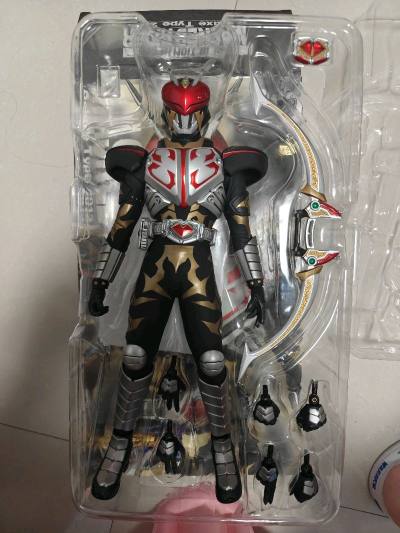 rah假面骑士卡利斯，全配盒说全，东西真不错，跟新的一样，除了角有点弯曲以外就是完美的，期待下次下单。