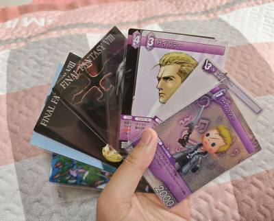 感谢挖煤姬，一直想吃的旧版tcg卡片全部吃到了，一些稀有小卡也吃到了。而且到手发现包装很好，有好好用泡沫纸填充，卡片们都安全到家！

另外我选的是保留原包装，所以到手的时候拿到了很多樱花妹的信封，还挺有意思的！

最后给大家看看se做的吧唧有多小，和tcg卡上角色的...感谢挖煤姬，一直想吃的旧版tcg卡片全部吃到了，一些稀有小卡也吃到了。而且到手发现包装很好，有好好用泡沫纸填充，卡片们都安全到家！

另外我选的是保留原包装，所以到手的时候拿到了很多樱花妹的信封，还挺有意思的！

最后给大家看看se做的吧