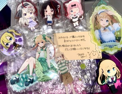 特别开心今天收到了过年淘的一些宝贝 包装还是一如既往的认真啊 卖家都特别特别好 还给我写了小纸条 很感动啊 非常满意 看到这些谷子感觉生活又很有动力了！英梨梨好美 我永远喜欢英梨梨！英梨梨天下第一！！！！