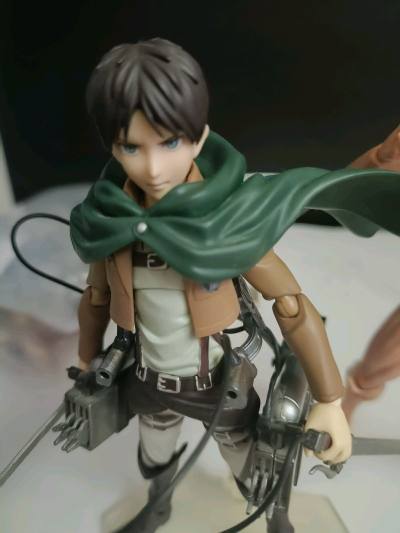 买了进击的巨人figma安全到货，虽然缺了不少零件但是主体没缺就能接受了，艾伦做的不是很像但是可动也没啥选择了