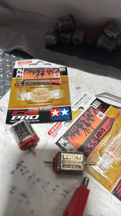 最近一次再为孩子的2026年迷你四驱车比赛准备配件装备。这次又淘到好货了，已经绝版的田宫老轴，已经日本车友的高转速马达。现在是万事俱备 只欠东风了。车友们赶紧淘起来！