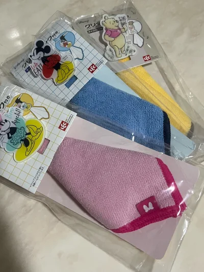 这次到了很多米奇的周边，成色都超级好的，擦手巾、笔、小徽章都很貌美啊，物流还是依旧给力，发货不到半个月就到啦～