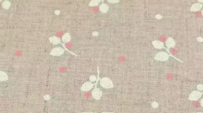 这次入手的Tarepanda趴趴熊猫布艺卡包太可爱了！拼接波点与碎花面料，搭配蕾丝花边和刺绣熊猫贴布，复古又治愈。做工精细，容量实用，能放卡片和零钱，作为SAN-X经典IP周边，颜值与实用性并存，购物体验超满意！