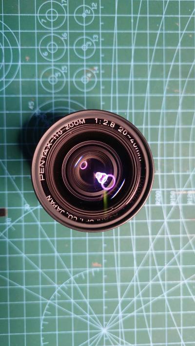 宾德的这款相机是世界上最小的单反相机。非常漂亮，以及很少见的镜头。我很喜欢这次的购物经历，物流以及包装非常的好，我很快就收到了我购买的相机和镜头。