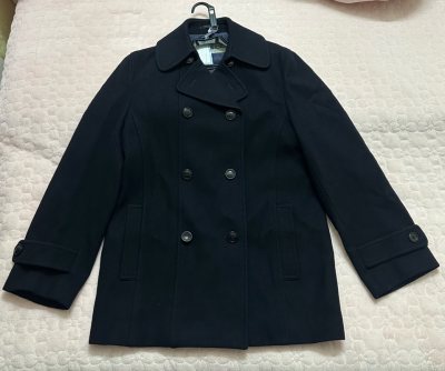 挖到宝藏校供感单品！藏青双排扣大衣+温柔粉针织背心+红格领结，一套复古学院风拉满，质感超棒，上身超有日剧女主那味儿～包装非常棒 物流也很给力 东西到手很满意?
