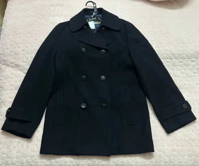 挖到宝藏校供感单品！藏青双排扣大衣+温柔粉针织背心+红格领结，一套复古学院风拉满，质感超棒，上身超有日剧女主那味儿～包装非常棒 物流也很给力 东西到手很满意?
