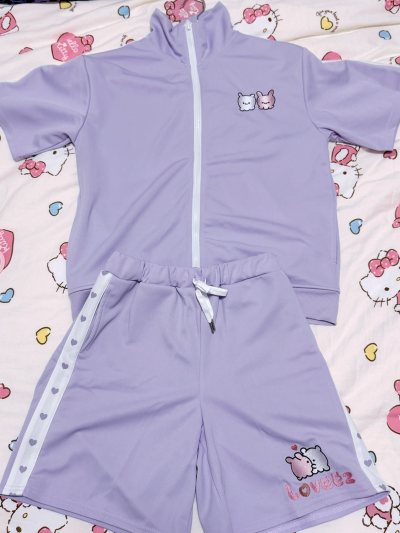 这次在Mercari上入手了whinny猫耳帽、运动服和loveez玩偶，整体购物体验超满意！✨ 客服回复也很及时，沟通顺畅，有问必答，让我全程都很安心。能以这么实惠的价格收到品相这么好的宝贝，真的太惊喜了！已经把这几位卖家加入收藏，之后还会继续回购～


