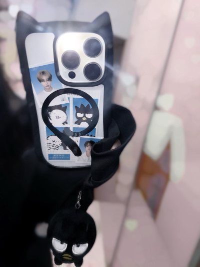 这次在Mercari入手了稀有新品特攻の拓T恤和三丽鸥酷企鹅证明写真，购物体验超棒！✨ 稀有新品特攻の拓T恤品相超完美，印花清晰立体，面料厚实舒适，作为限定款收藏价值拉满；三丽鸥酷企鹅证明写真保存完好，细节清晰，和商品描述完全一致，拿到立马使用了进行装饰。


