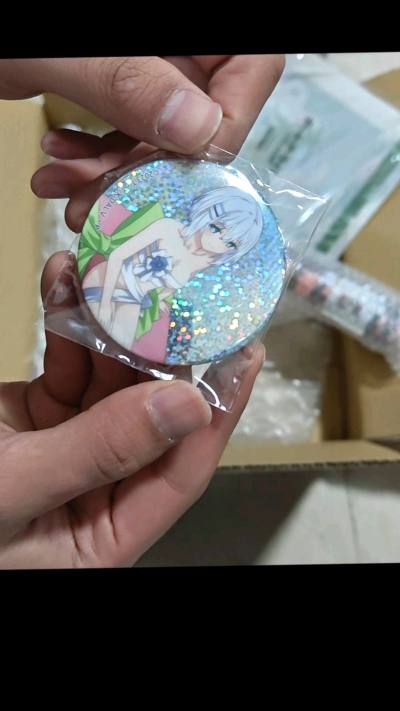 收到手后立马拍了图片，实物非常美丽，商品包装的也是非常的恰到好处，收到手后立马拍了图片，实物非常美丽，拍出来的图片很惊艳，很好出片，商品包装的也是非常的恰到好处，很舍得给泡沫纸打包非常很到位，多出点 太喜欢了，工艺很完美，很给力很到位