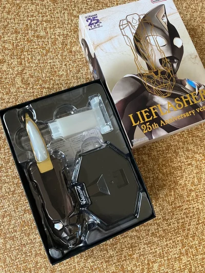 买了几个带盒的骑士和奥特曼玩具，盒子非常大，但是到时候包装很好，盒子也没受损，而且购买的检查服务能提前检查好东西是否完整，只是有一个小问题，整个订单价值超过2000，希望下合单的时候能提前提醒一下，因为这个要多花了好多通关的钱。