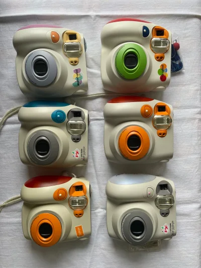 春节无聊下载了App开启挖煤之路，一下下单了9台拍立得。简直收不住?。经过春节假期。选择海运，被税，一个月，东西安全到家。我选择了加固，里面放了很多泡沫打包的很好。所以机子都没啥问题！超开心的一次海淘。