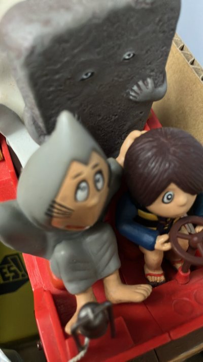 早些年到的一箱，箱内物品比较多，物品都有单独保护，物品无受损，泡泡纸很多。保护到位。期待下一箱的到来。


