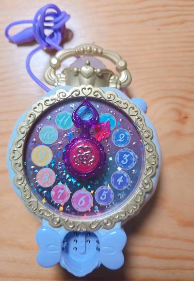 淘了今年新出的名侦探光之美少女变身器，两个都是全新的很喜欢。（没有拍盒子哦呵呵拿到就直接拆封了也是）喜欢喜欢喜欢。