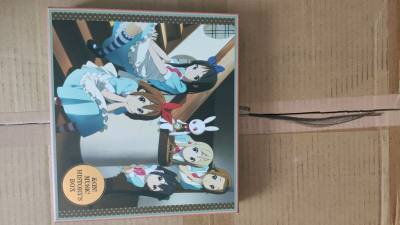 专辑马上就要完美毕业了，感谢卖家出物，好价拿到的，设定集册子里的内容也很好看，买过很多次了，很方便的平台


