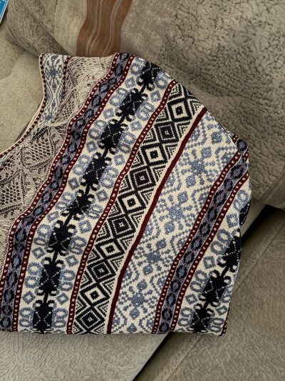 第一次用煤炉拍卖，买了这条美丽窗帘布（大误。煤炉拍卖也能用优惠券真是意外惊喜，到货超快，东西也超级新，挖煤姬一如既往的靠谱，满意