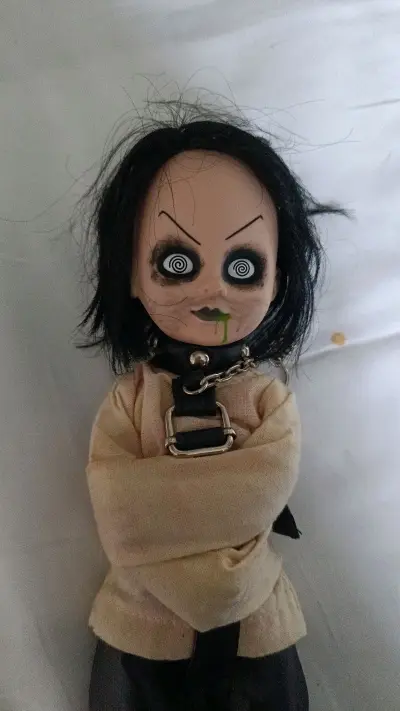 等了好久，终于在10多天后收到了这个娃娃 是一个短发很炫酷的女娃，是我早期入坑最爱的娃娃之一 太可爱了非常感谢挖煤姬