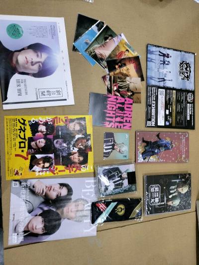 真的很好呢，有拍照服务在，可以确认商品的状态。这次很幸运，遇到的卖家送了几张生写和海报，而且包装的很好


