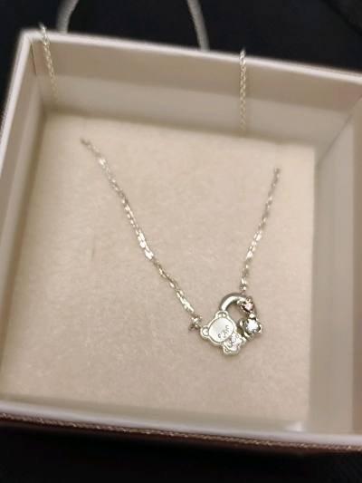 精致秀气的熊妹项链，可爱的熊妹妹枕头套，还有没有拆的熊妹小托盘，每一件都是最爱。挖煤姬竹蜻蜓速度快，海淘优选。