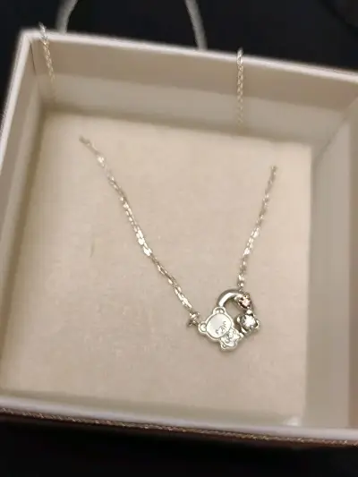 精致秀气的熊妹项链，可爱的熊妹妹枕头套，还有没有拆的熊妹小托盘，每一件都是最爱。挖煤姬竹蜻蜓速度快，海淘优选。