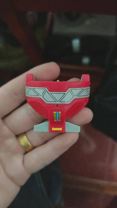 最近收到了一只恐龙战队兽连者当中的翼龙，是组成大兽神的胸甲，成色非常不错，很期待合体起来的效果，非常不错不错的一款食玩