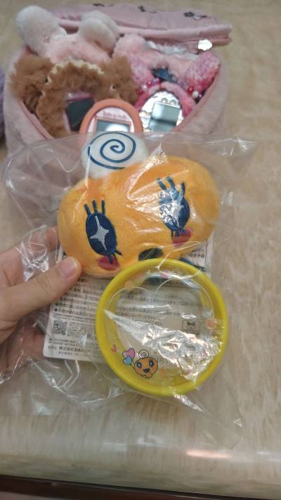 拓麻歌子mix以及美眉吉周边到货～实物真的好可爱，机身亮晶晶，就算黄花也是一个美丽的紫色芋泥小卤蛋一枚，美眉吉很好价切下来的，感谢挖煤姬工作人员的不辞辛苦，才能在海外收到这么好价的物品～❤️