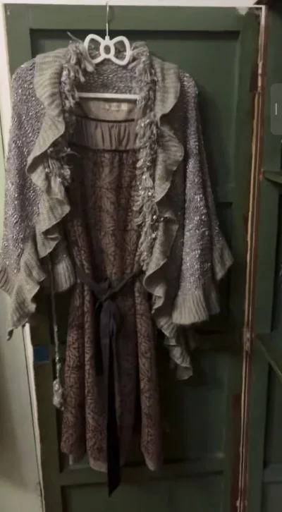 很喜欢在挖煤姬上淘一些好看的单品再回来自组套装，独一无二的搭配，不知不觉家里已经挂满了海淘的衣服，穿出去也不会撞衫，属于自己的奇迹暖暖。