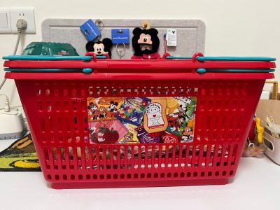 这次买了很多米奇的美丽小周边，有购物篮铅笔挂件生布等等，成色真的超级无敌可以呀，到手和叙述的基本没有出入，物流也很快