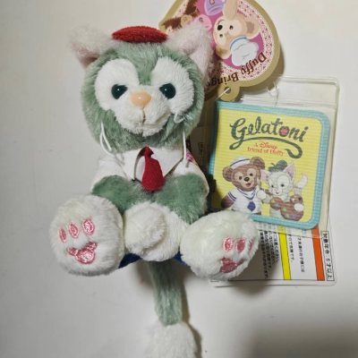 这几只成色也非常好 四牌齐 故事书也很新
情人节系列的达菲玫玫好好看 达菲很绅士
10周年系列 我觉得非常经典 红蓝cp