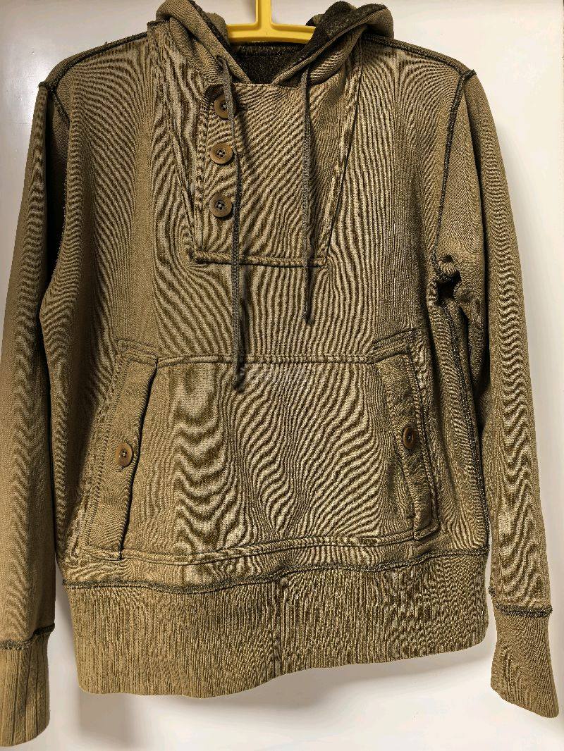 第一次买Nigel Cabourn的衣服，两面穿的卫衣品相不错，设计得有意思，很玩味，内搭很好看。长款阔腿军裤细节很到位，腰部设计很复杂，功能性和视觉上都很棒。MFG的中裤像是女款，极具性价比。满意的三件