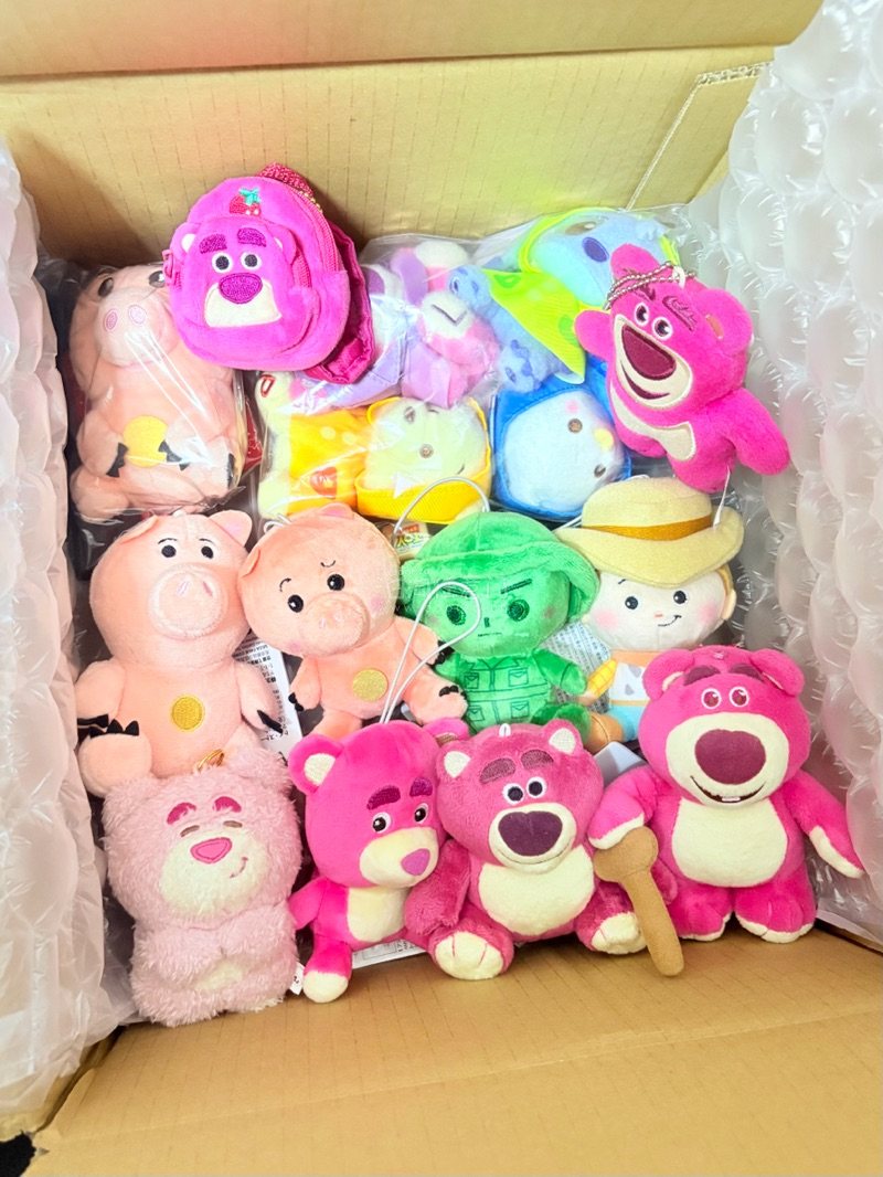 一期一会开箱来啦！稳妥路线！竹蜻蜓！这次到的小件玩偶还是挺多的！猪猪占比比较多，一眼看到的粉色！还有常驻嘉宾草莓熊！都很好看！期待下次开箱！