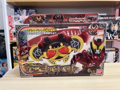 到货了一套假面骑士kiva腰带dx版，虽然是2008年发售的腰带但是玩法依然非常丰富，造型也非常还原，是一款性价比很高的腰带，竹蜻蜓物流也非常的快，打包的也非常的完美，很棒的购物体验！