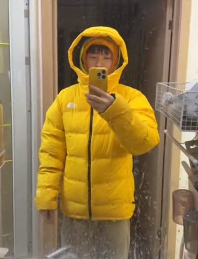 终于挖到这件北面黄色羽绒服！日淘太香了?
实物比图片还好看！亮黄色巨显白，穿上就是冬日里的小太阳～
蓬松度绝了，绒朵很饱满，保暖性拉满，零下穿都完全不冷！
面料防水防风，日常通勤、户外徒步都合适，连帽设计还能护住脖子。
挖煤姬物流超稳，包装完好没有破损，到手检查是正...终于挖到这件北面黄色羽绒服！日淘太香了?
实物比图片还好看！亮黄色巨显白，穿上就是冬日里的小太阳～
蓬松度绝了，绒朵很饱满，保暖性拉满，零下穿都完全不冷！
面料防水防风，日常通勤、户外徒步都合适，连帽设计还能护住脖子。
挖煤姬物流超稳，包