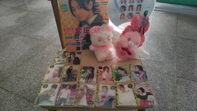 超级超级萌的娃娃，一眼就爱上了，而且是纯手工做的娃娃，所以好像还是独一无二的东西。书本非常好没有破损啥的，也没有少东西，而且物流很快，快递箱很牢固。