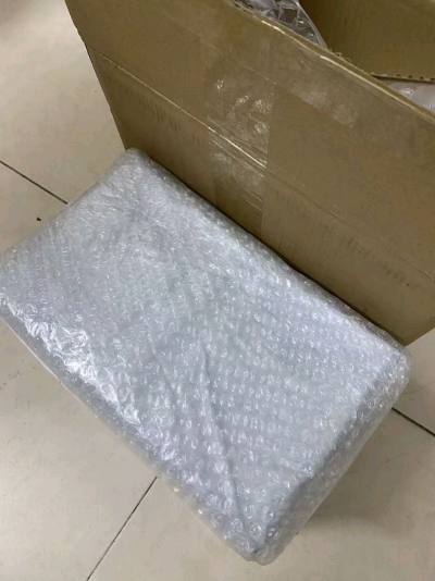 挖煤姬，挖煤姬，物品包装很严实，里面放了很多泡沫纸，物流比我预想的还要快，这个黏土小手办超级可爱，软件里留言沟通也很方便，就是等待咨询有点久，审核速度挺快，咒术五条仰头可爱没了，比国内买更方便点