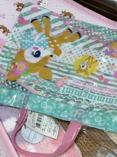 这次的审核特别快！！使用竹蜻蜓申请后一周内就收到了这箱～切的信封信纸和盲盒都安全到达～选择挖煤姬准没错！！