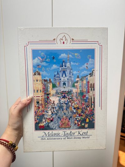 第二箱只有一幅图，是迪士尼的1000片。内容是15周年的花车游行，画风超级好看，这个画师的图也都很好看，细节很有意思～