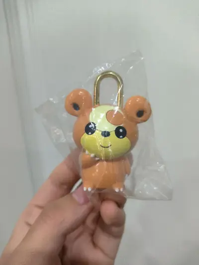 在挖煤姬捡买到的中古老锁头，全新未拆封品相很好很精致，非常少见。挖煤姬的入库拍照服务特别划算，可以保护自己的权益，避免被骗 而且挖煤姬每个月都会设置很多积分活动，可以用来抵扣运费，包装的很牢固发货也很快，海运三十天也就能到手。