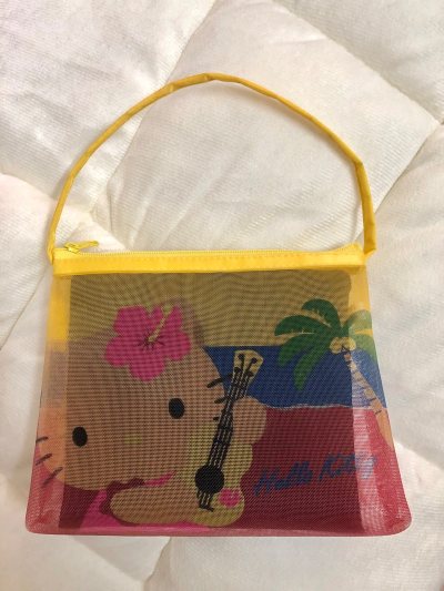 在这个平台购买了自己喜欢的kitty中古包真的太哇塞了，还购买了中古牛仔裙，好可爱特别喜欢，每次想买中古产品就会到这个平台来买，已经购买了好多次啦，而且这个平台的工作人员包装的特别严特别好这一点我是特别放心的