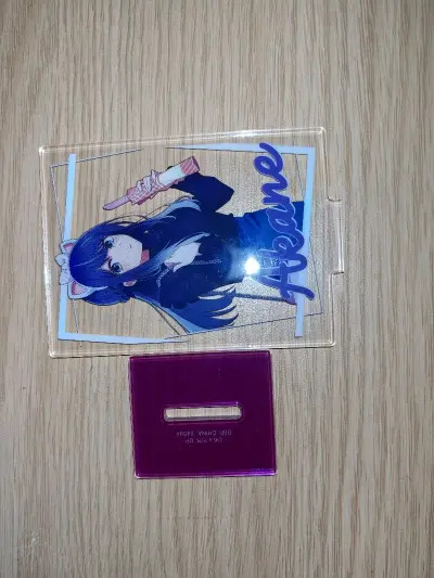 物流很顺畅，立牌的陪伴感很强，一抬头就能看到她们立在那里，感觉心情都变好了。不管是全身立牌还是半身立牌各有各的可爱。