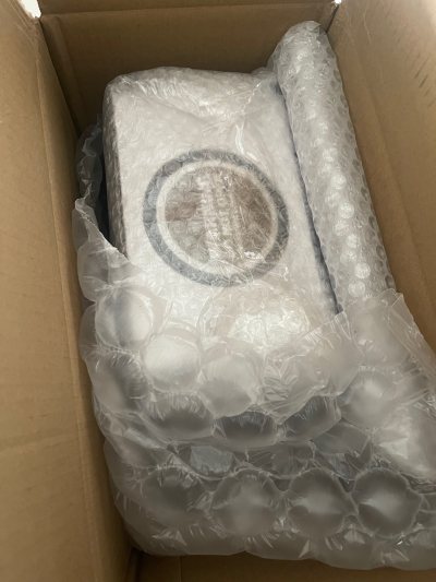 从日雅买了一本书和玩具 由于书比较重选择了竹蜻蜓线路 运费非常合理 关键打包超细心 每个物品都包装的严严实实 很满足