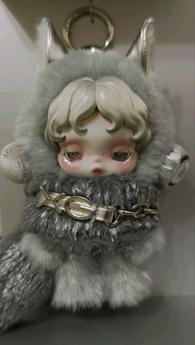 不得不说，小狼真的是绝美。
美中不足的就是樱花妹打包不是很好，运过来有盒损。
但好在买在了涨价前，现在的价格已高攀不起