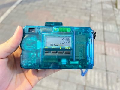 在ccd盛行的今天，我用挖煤姬淘了部1997年的限量3000台的纪念版富士DS-10s数码相机，29年前的数码相机到底怎样呢？富士，ccd，透明外壳，限量版，这几个词在一起就挺迷的，更迷的是它是一台数码相机，却没有显示屏幕，而且最高只支持4MB的SM卡，妥妥的电子胶...在ccd盛行的今天，我用挖煤姬淘了部1997年的限量3000台的纪念版富士DS-10s数码相机，29年前的数码相机到底怎样呢？富士，ccd，透明外壳，限量版，这几个词在一起就挺迷的，更迷的是它是一台数码相机，却没有显示屏幕，而且最高只支持