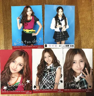 蹲了好久的梦情生写终于到手，
实物比照片美一万倍，
每张都在我的审美点上疯狂蹦迪～
小心翼翼放进卡册，
是治愈所有不开心的存在呀?