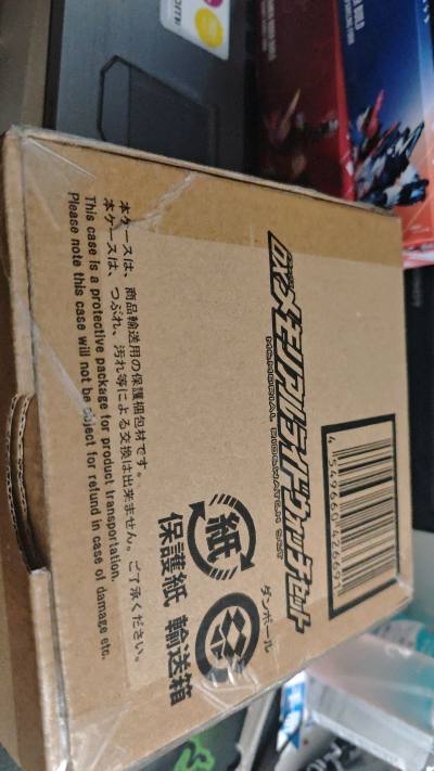 挖煤姬淘物终于到了。算是安全下车了，到手体验很不错，东西很新，打包的挺严实的，到手把玩起来很舒服，没啥问题。发货后没几天就到手了，箱子也挺厚实打包的也很好，盒子也没有运损，算是一次不错的购物体验。挺意外表盘套居然带运输，不过龙猎卡带没有内塑也很意外?